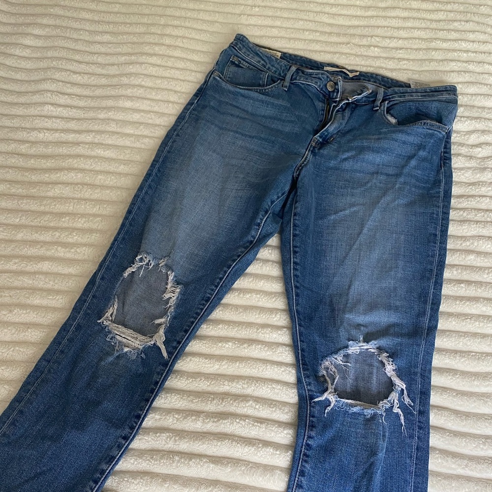 Levi’s High Rise Skinny Ripped Knee Jeans